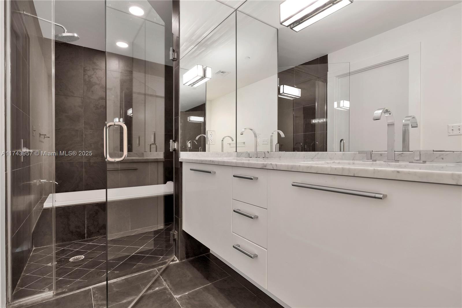 900 Biscayne Blvd #2206, Miami FL 33132