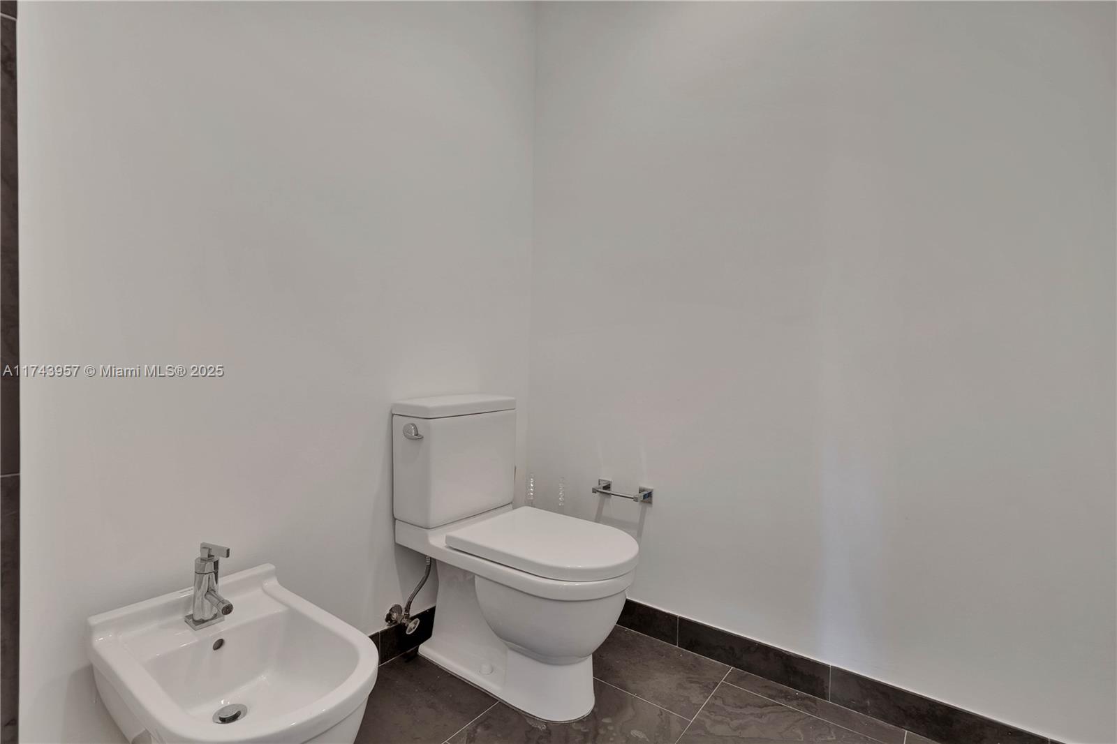 900 Biscayne Blvd #2206, Miami FL 33132