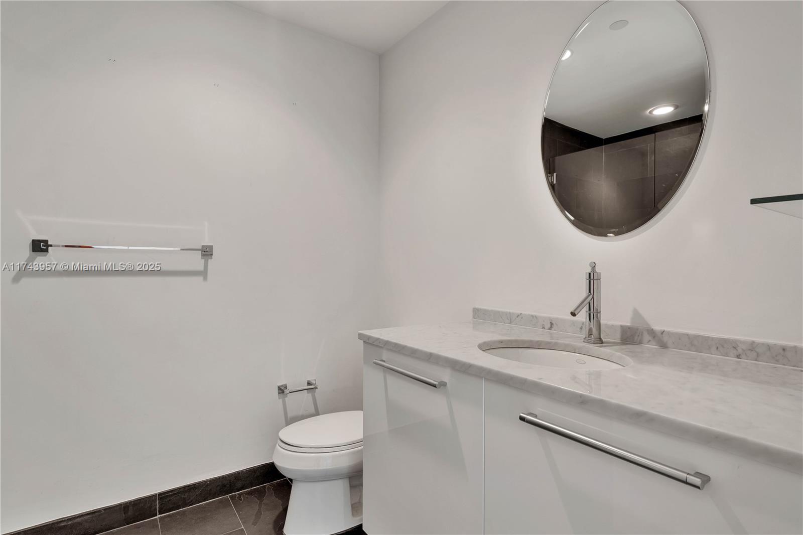 900 Biscayne Blvd #2206, Miami FL 33132