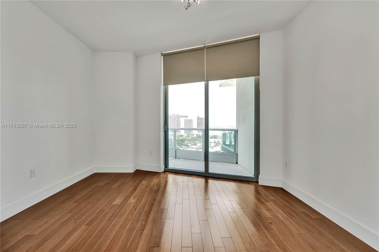 900 Biscayne Blvd #2206, Miami FL 33132