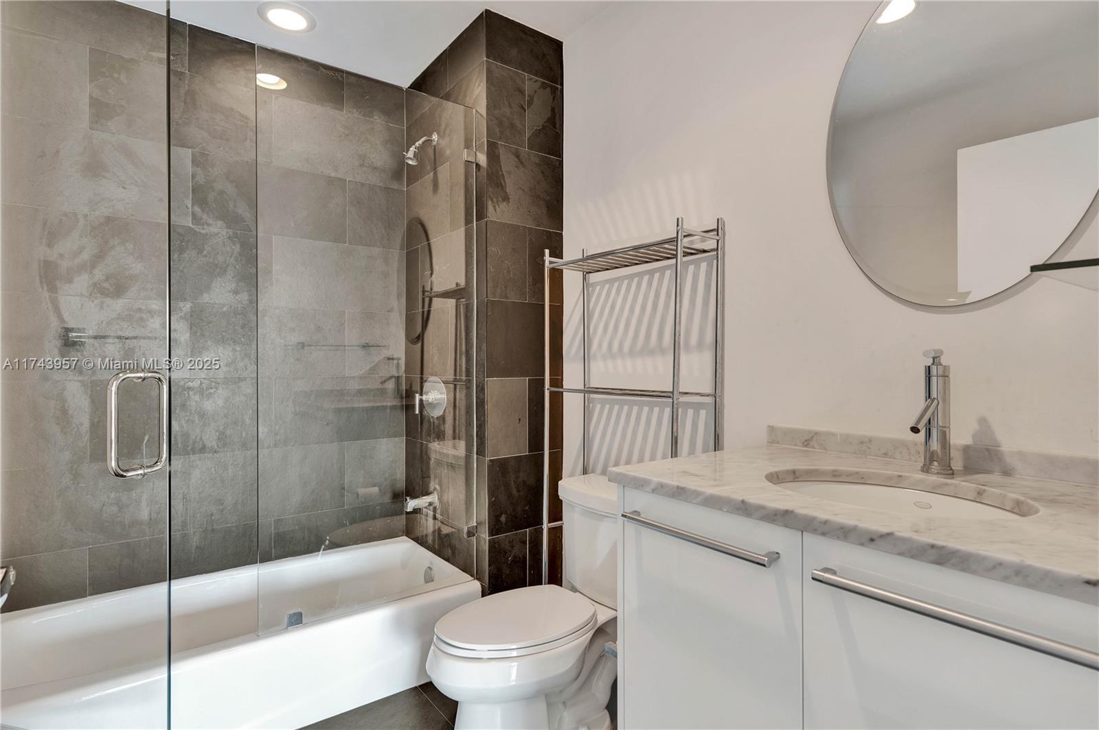 900 Biscayne Blvd #2206, Miami FL 33132