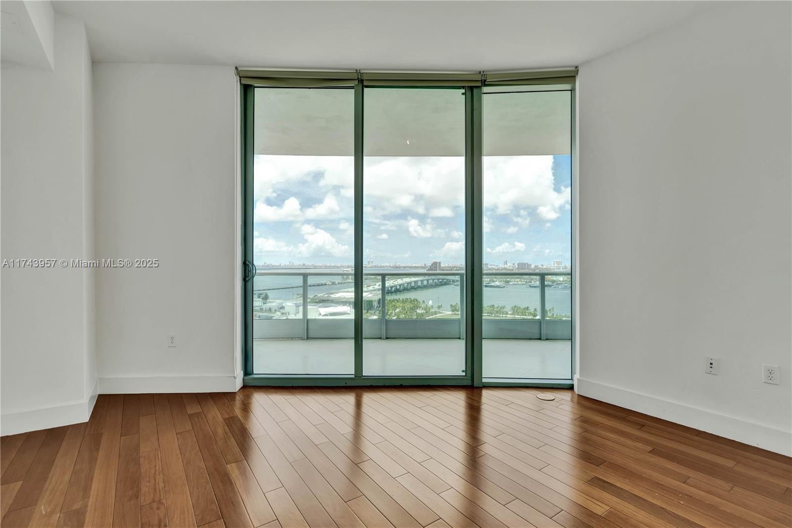 900 Biscayne Blvd #2206, Miami FL 33132