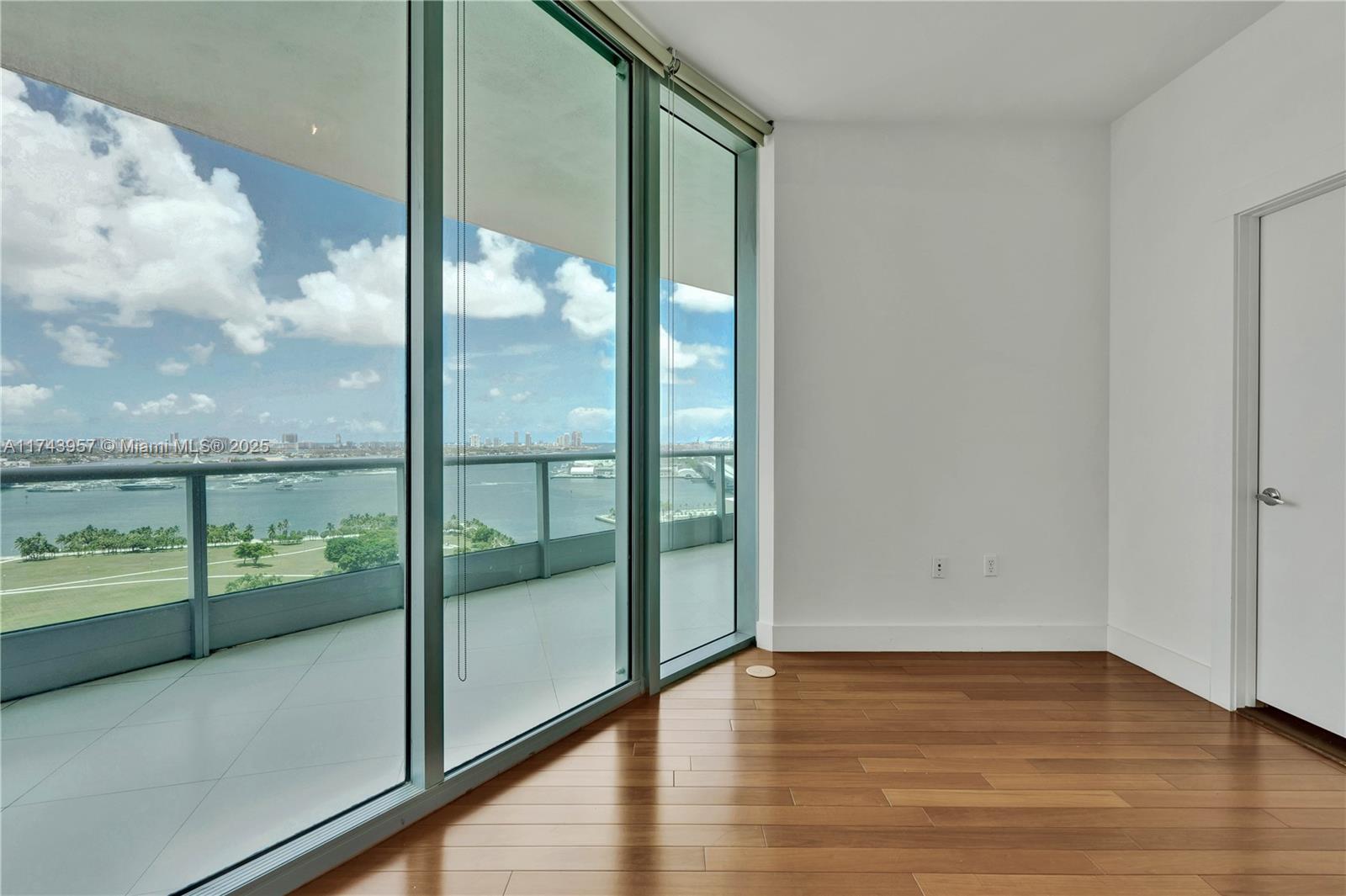 900 Biscayne Blvd #2206, Miami FL 33132