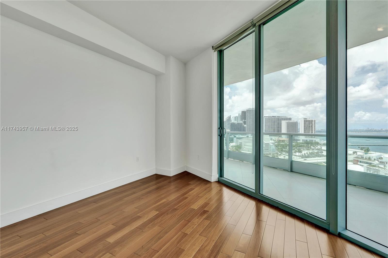 900 Biscayne Blvd #2206, Miami FL 33132