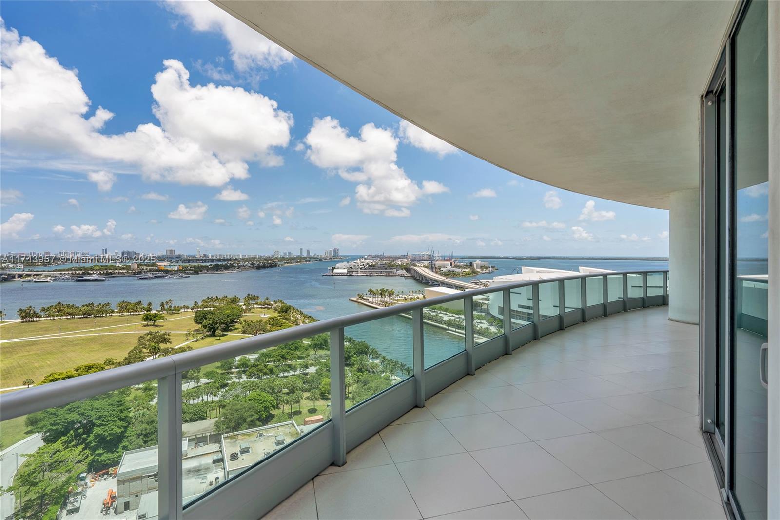 900 Biscayne Blvd #2206, Miami FL 33132