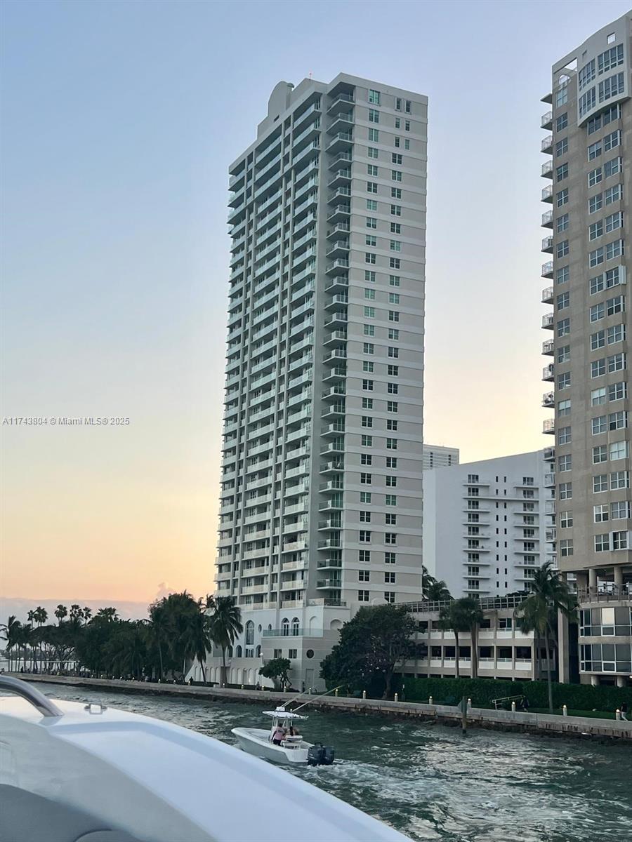 800 Claughton Island Dr #402, Miami FL 33131