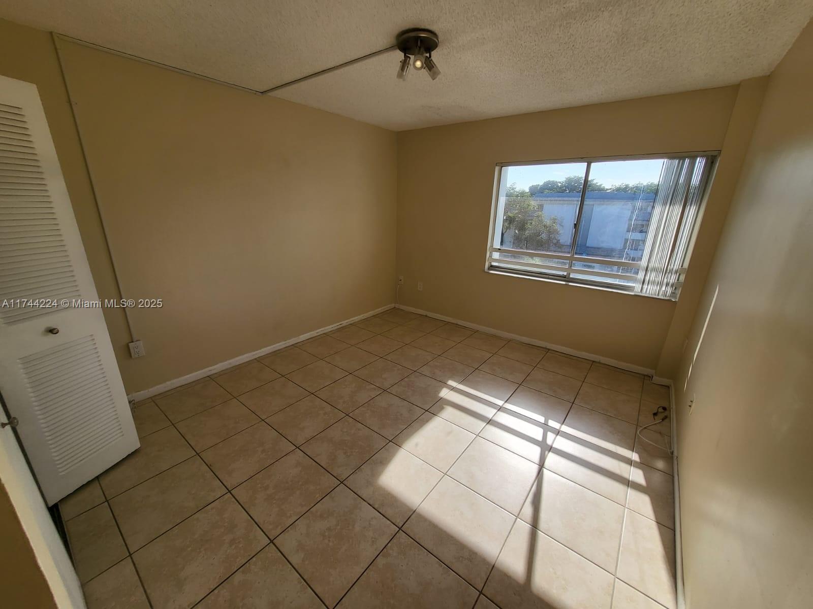 711 N Pine Island Rd #407, Plantation, Florida image 7
