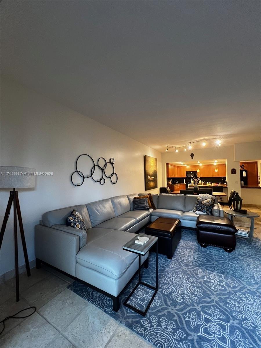 251 Crandon Blvd #108, Key Biscayne FL 33149