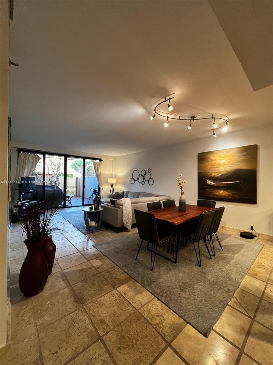 251 Crandon Blvd #108, Key Biscayne FL 33149