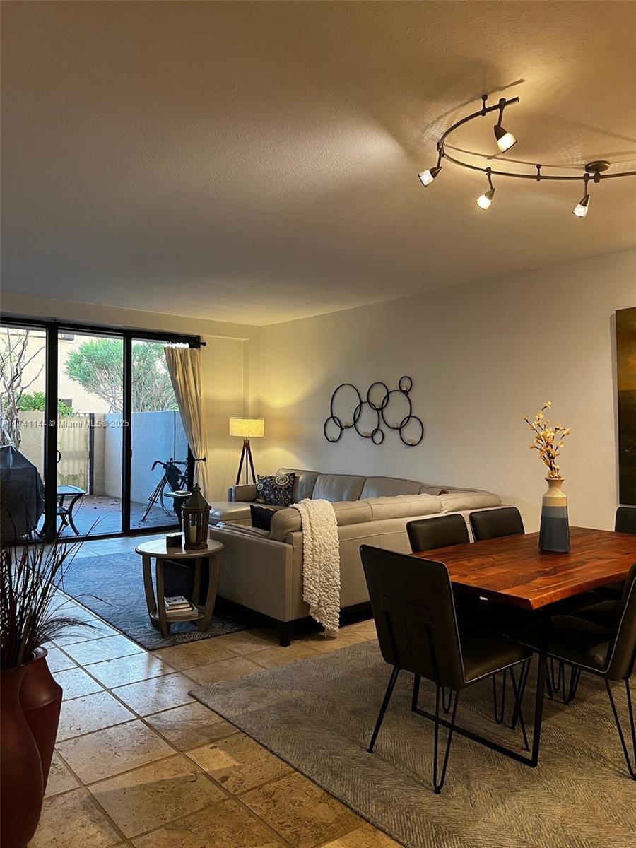 251 Crandon Blvd #108, Key Biscayne FL 33149