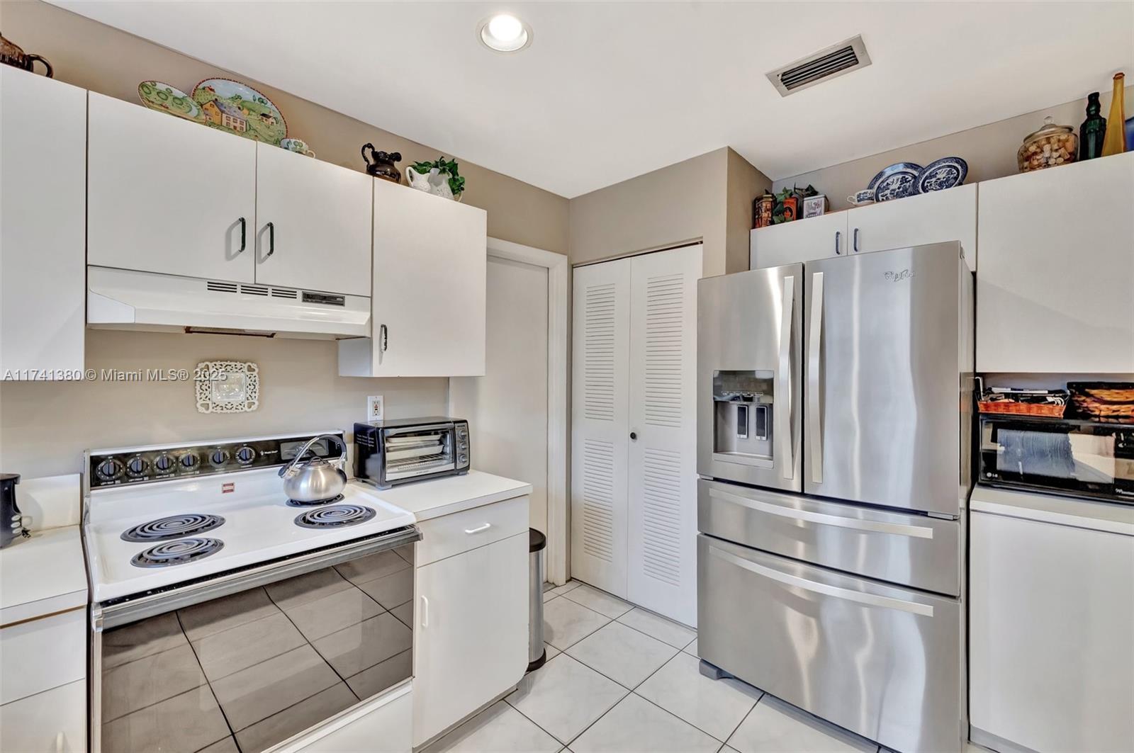 5911 Epsom Ln, Davie, Florida image 18