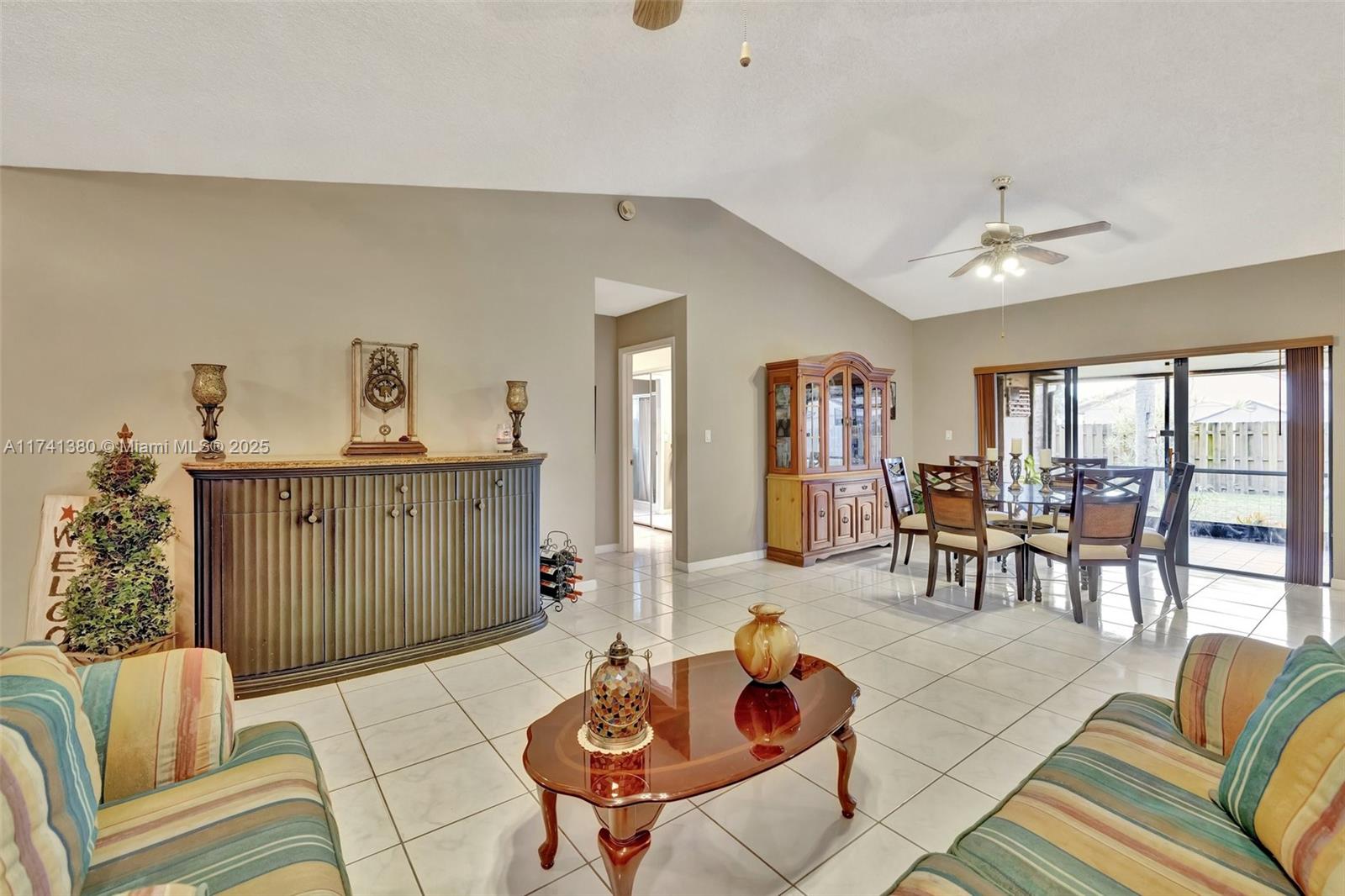 5911 Epsom Ln, Davie, Florida image 5