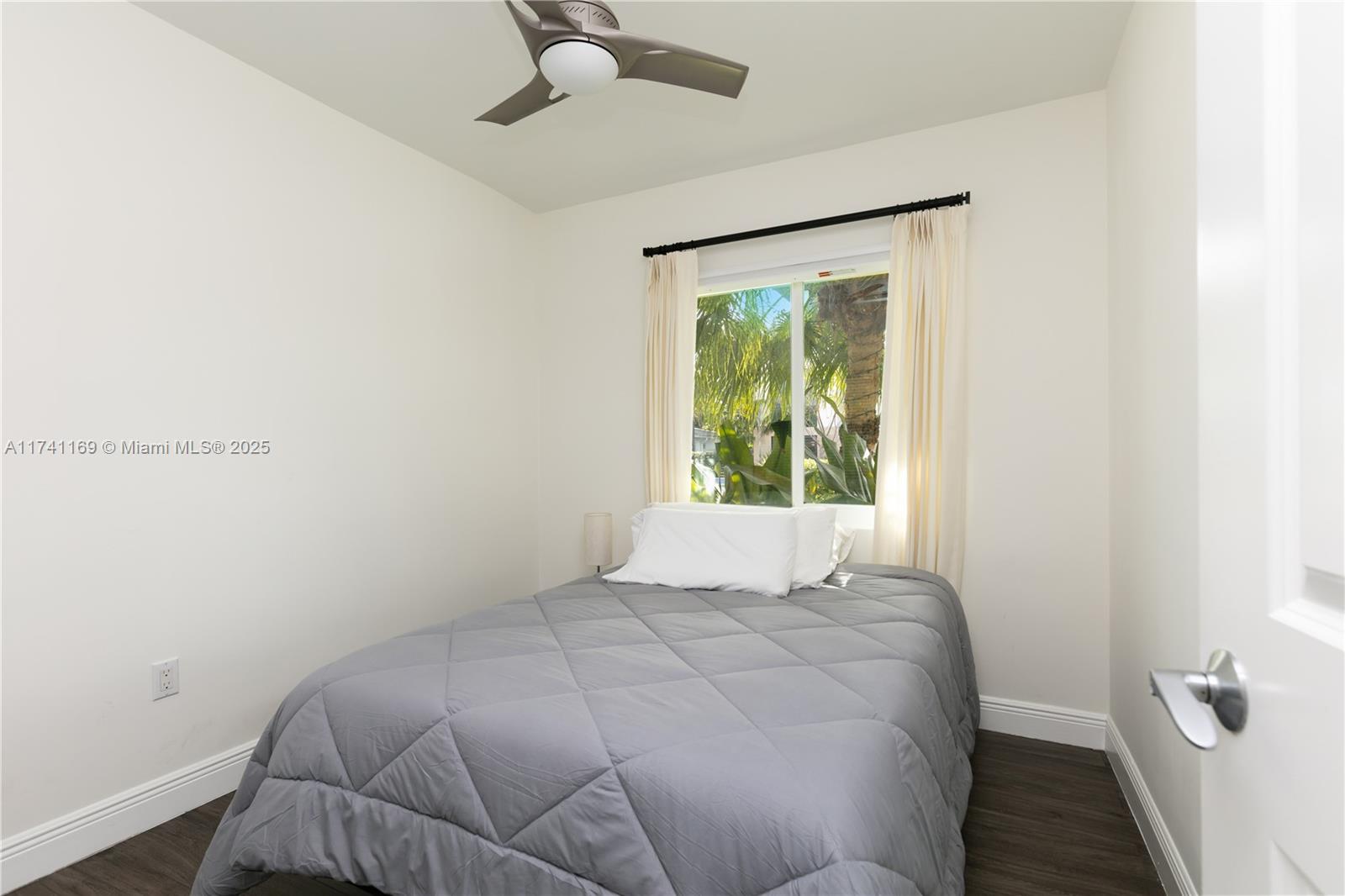 412 Ridgewood Rd, Key Biscayne, Florida image 23