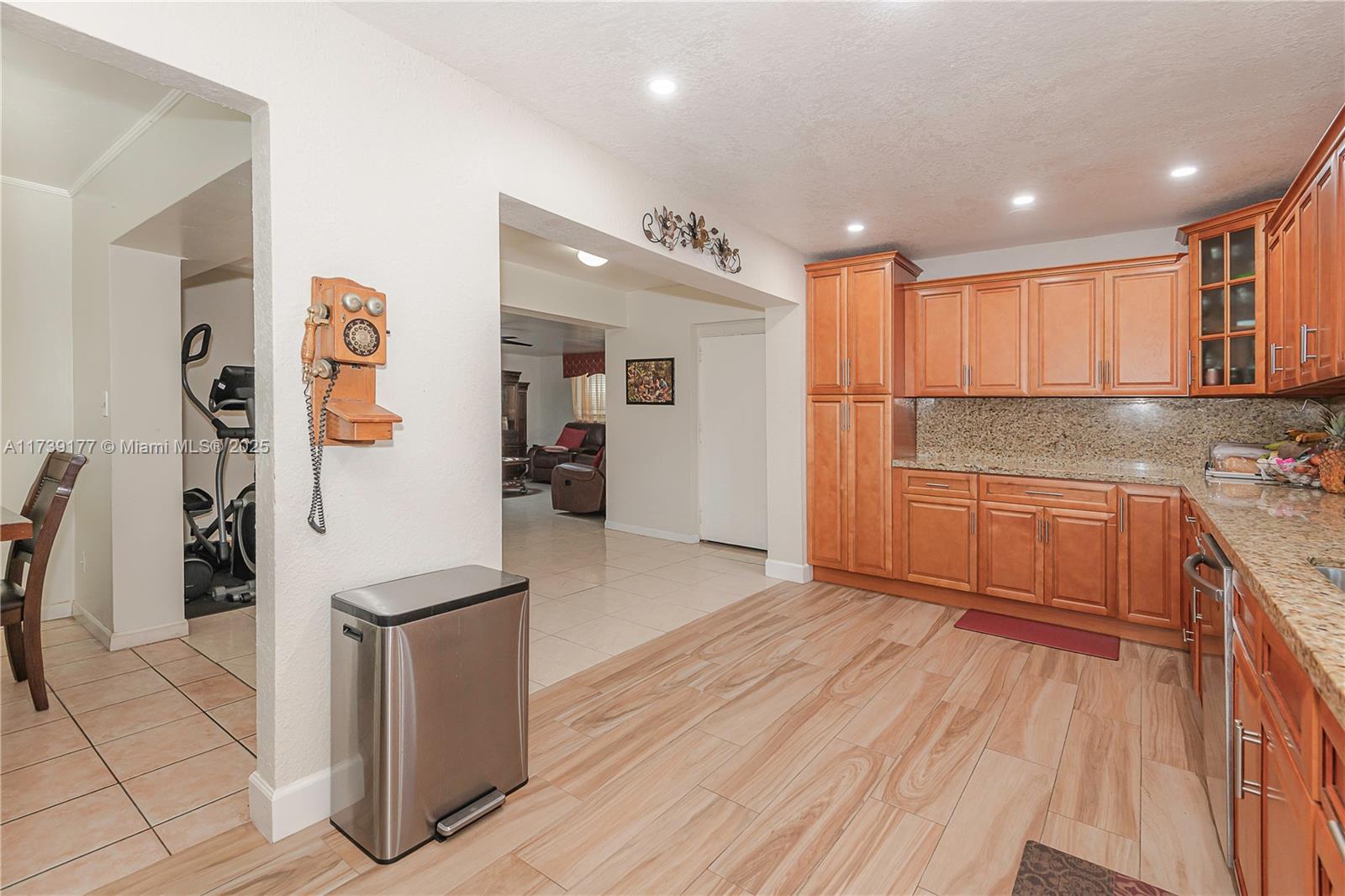 6640 NW 21st Ct, Sunrise, Florida image 6