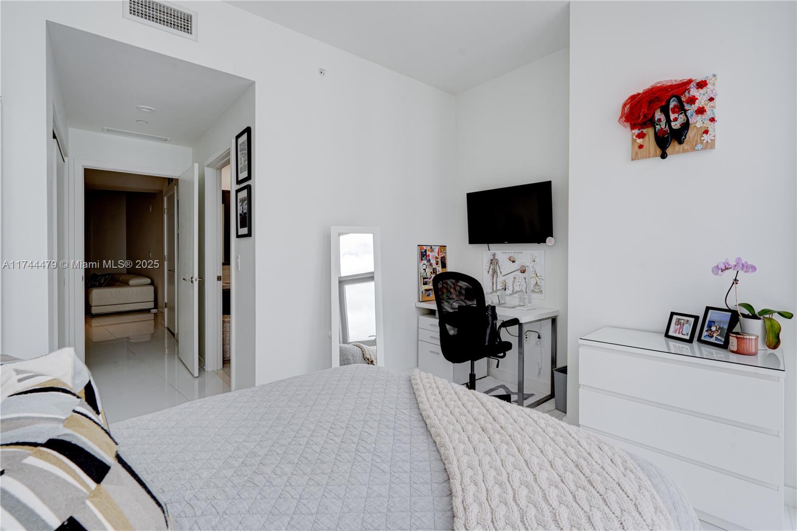 851 NE 1st Ave #2901, Miami FL 33132