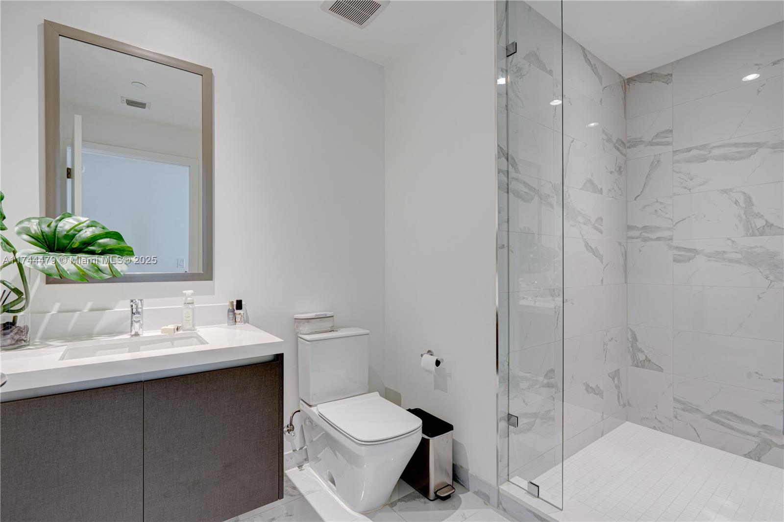 851 NE 1st Ave #2901, Miami FL 33132