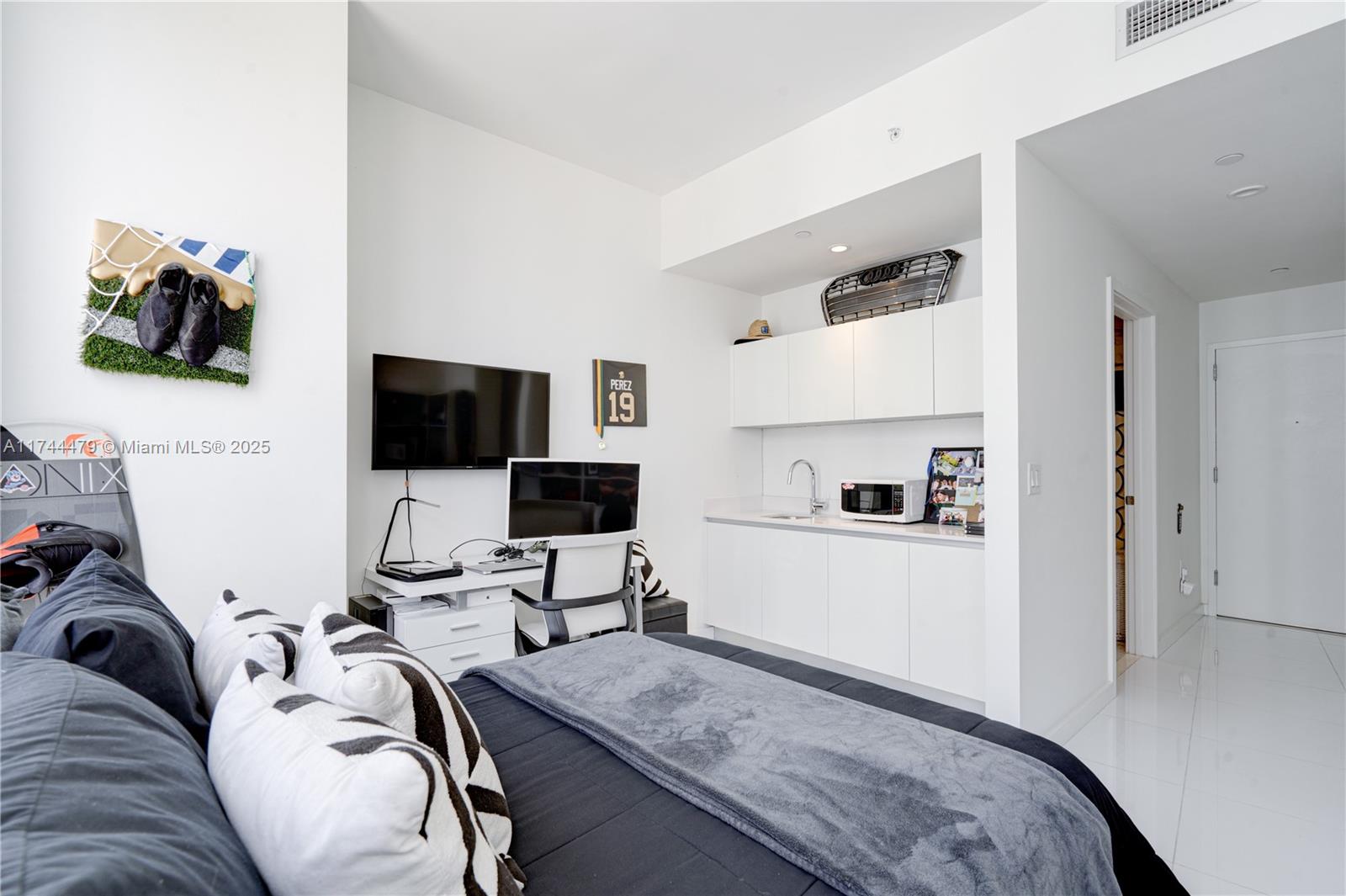 851 NE 1st Ave #2901, Miami FL 33132