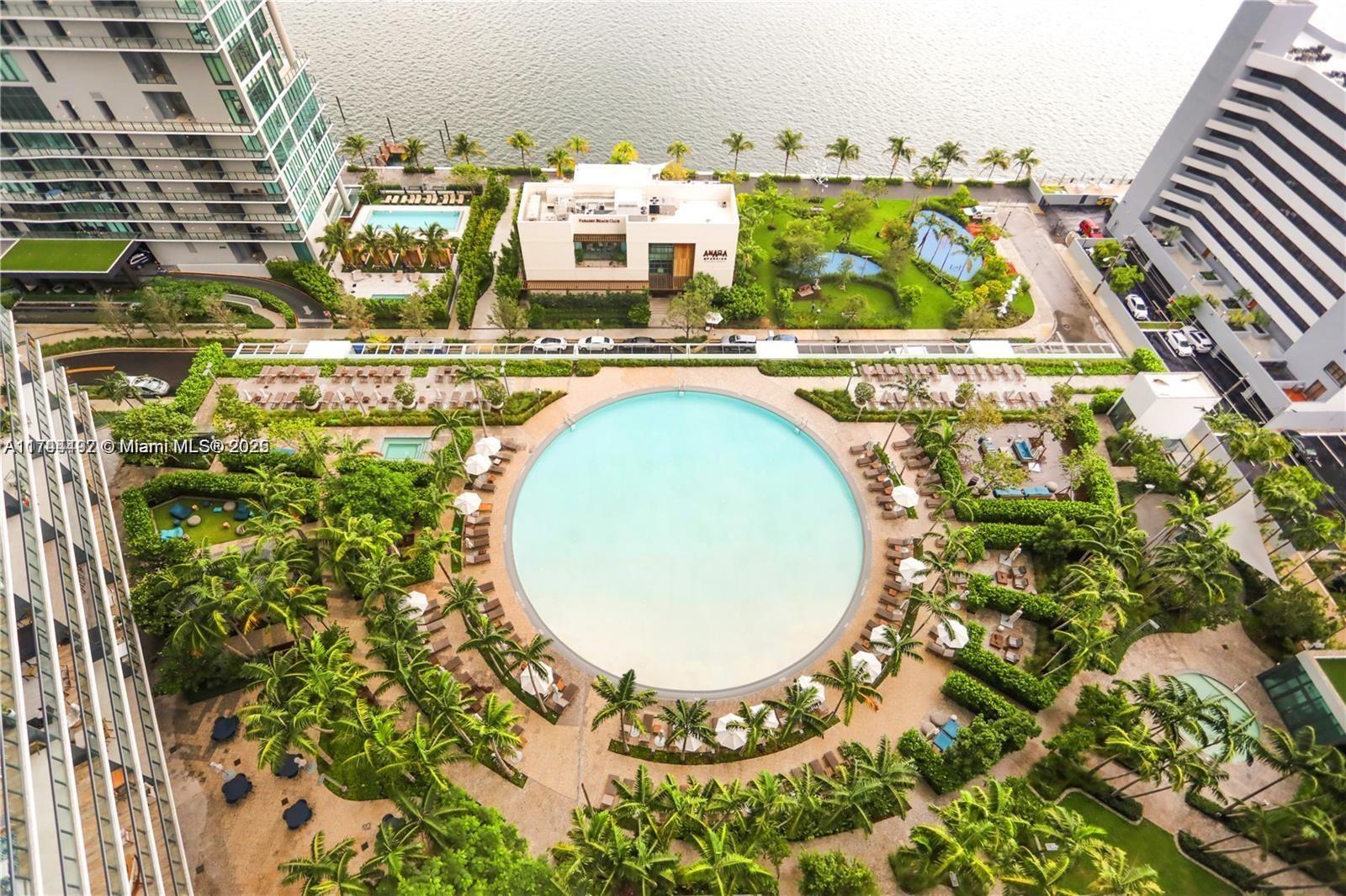 Apartamento à Venda em Miami, FL