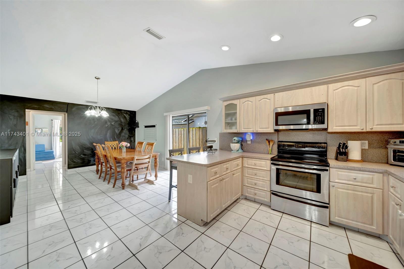 7701 NW 53rd St, Lauderhill, Florida image 11