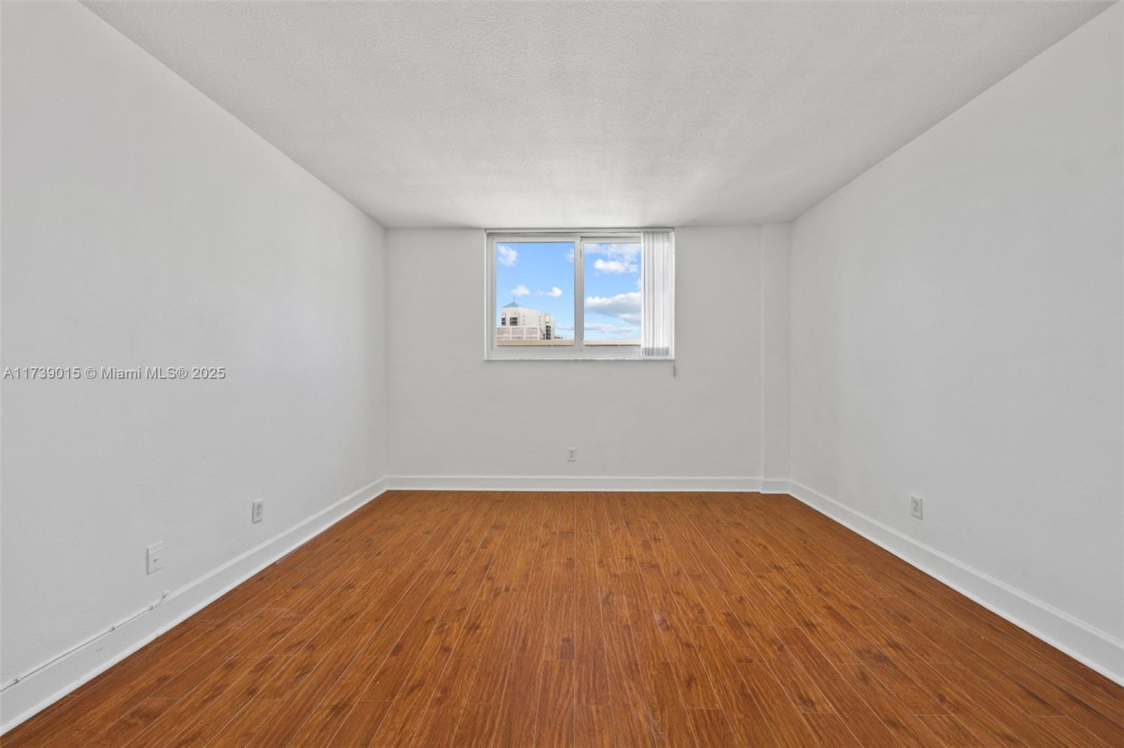Listing Photo 14