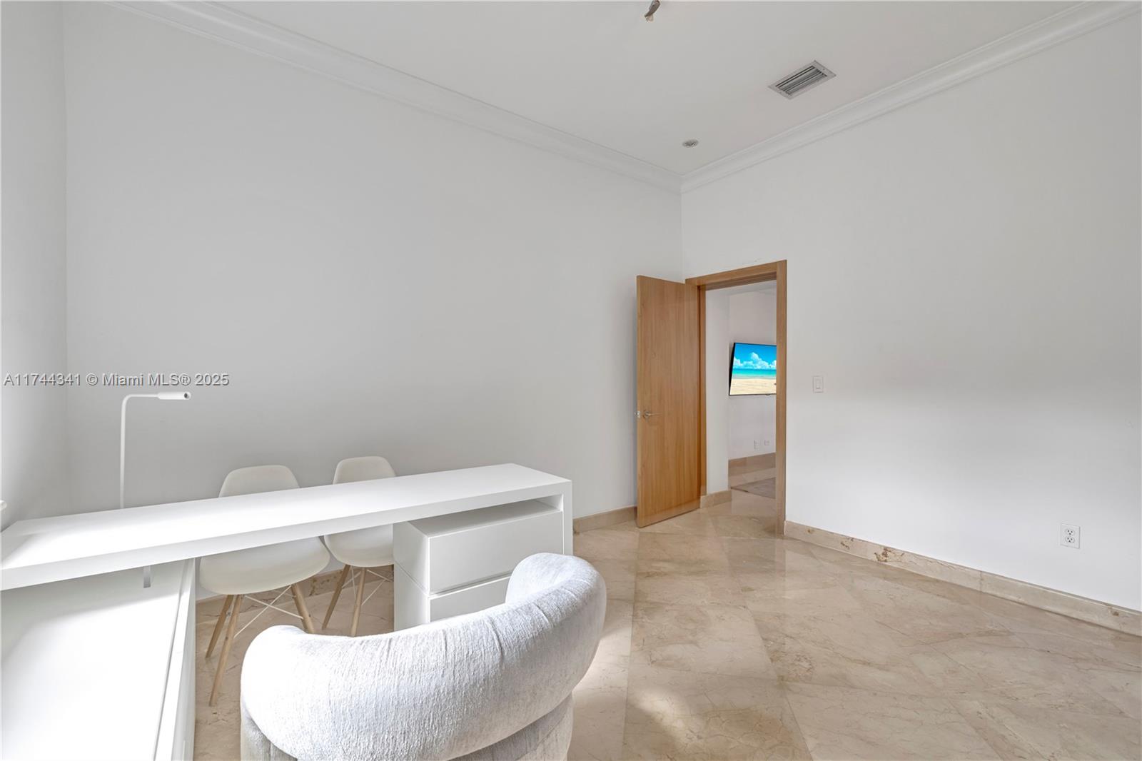 Listing Photo 16