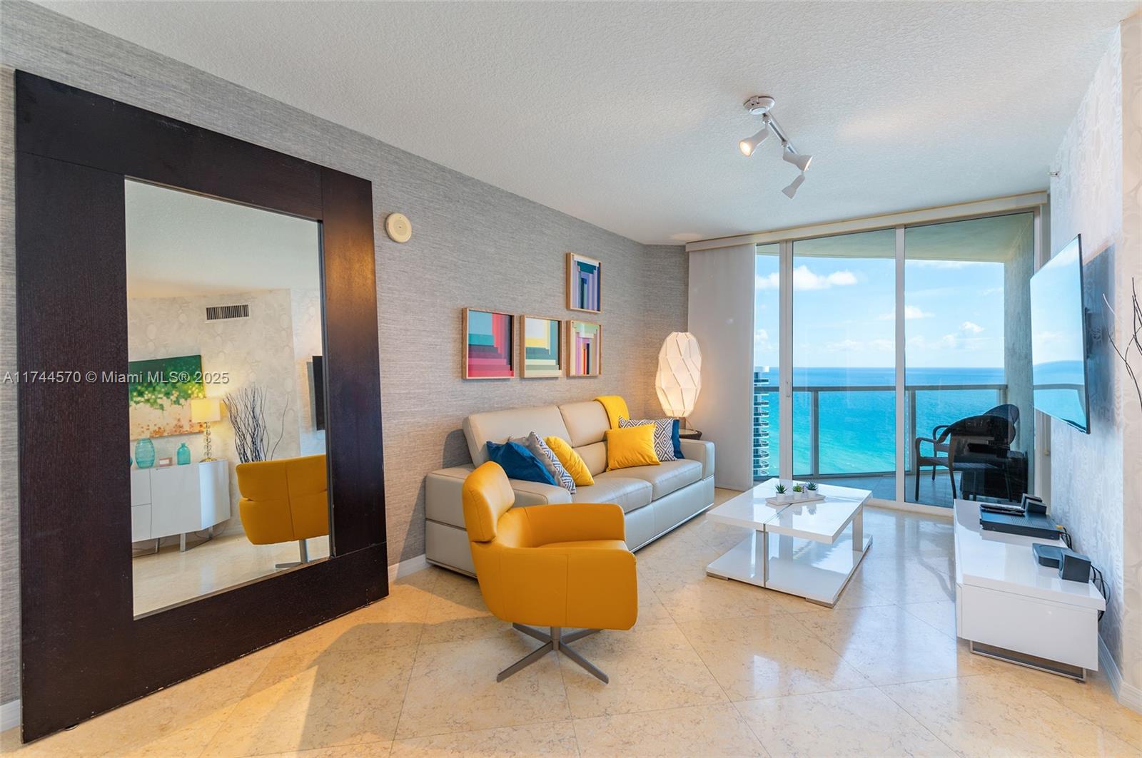 Apartamento à Venda em Sunny Isles Beach, FL