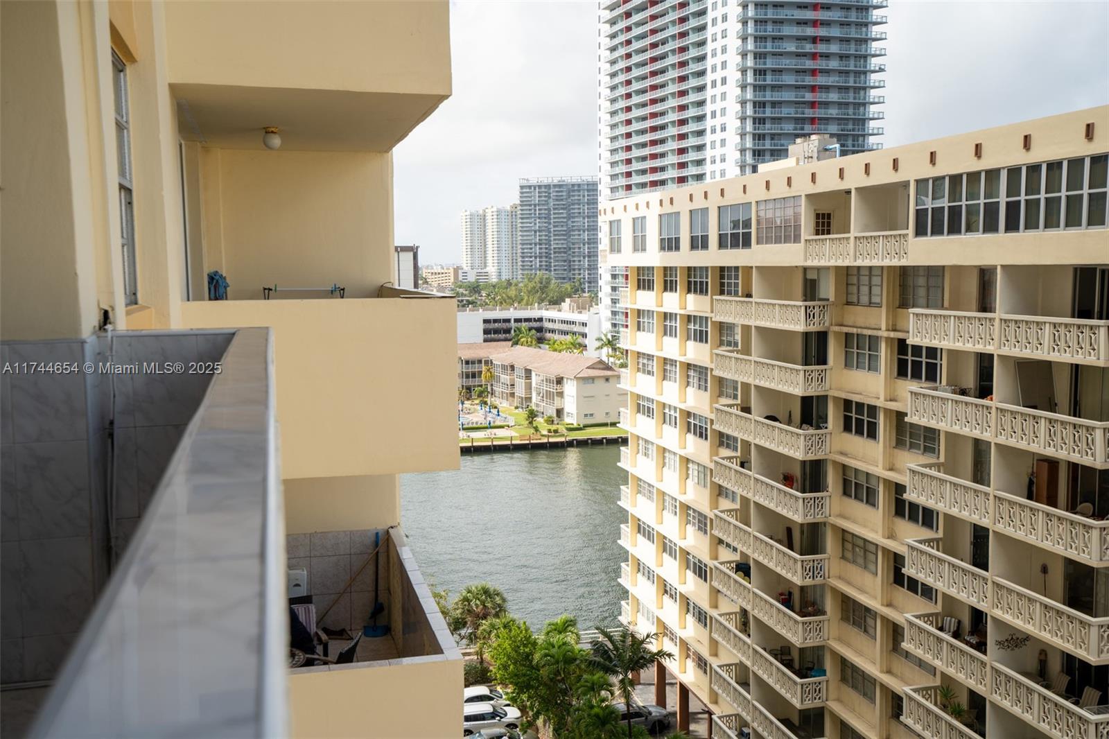 1833 S Ocean Dr #1103, Hallandale Beach, Florida image 14