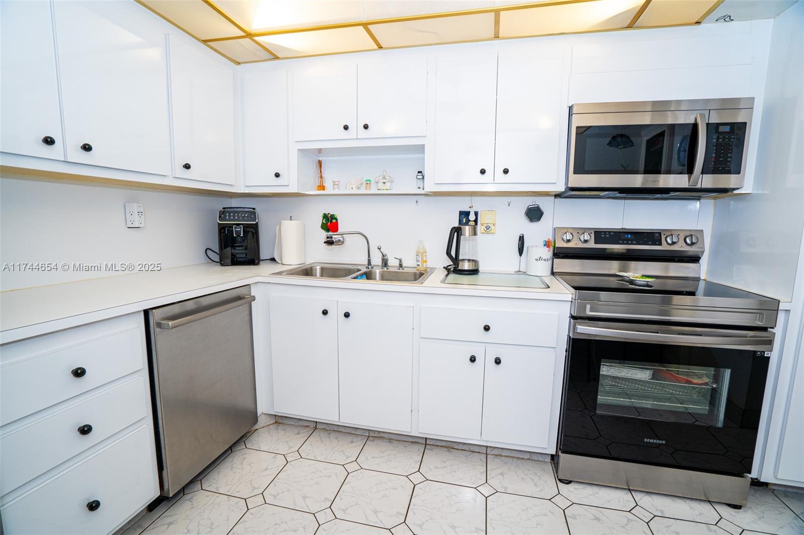 1833 S Ocean Dr #1103, Hallandale Beach, Florida image 6