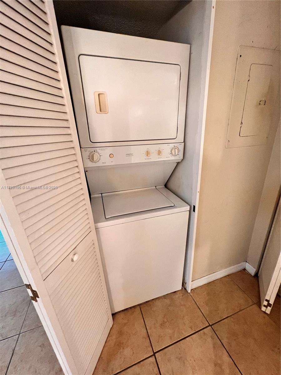 400 W Palm Cir W #204, Pembroke Pines, Florida image 12