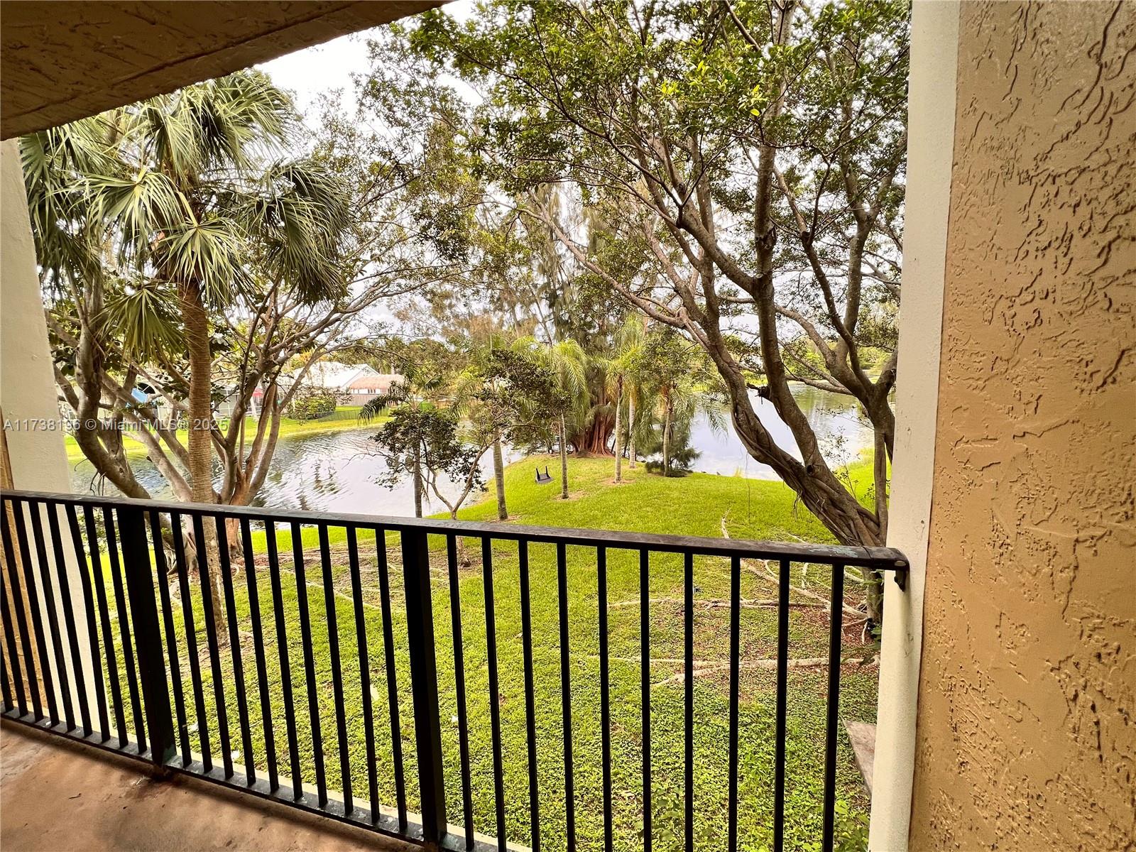 400 W Palm Cir W #204, Pembroke Pines, Florida image 22