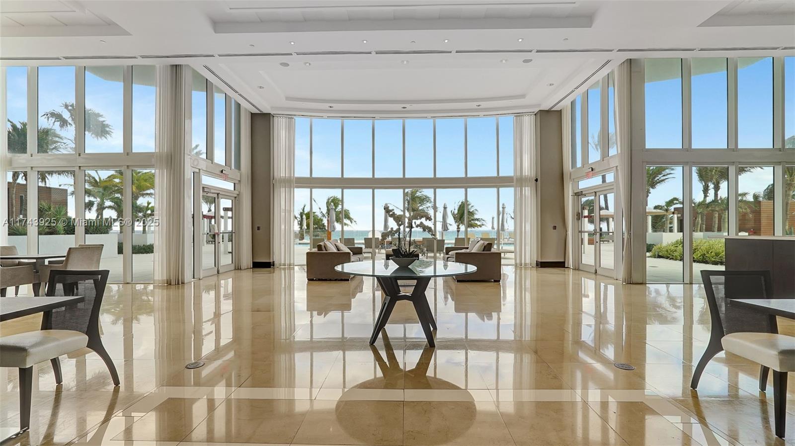 Apartamento à Venda em Sunny Isles Beach, FL
