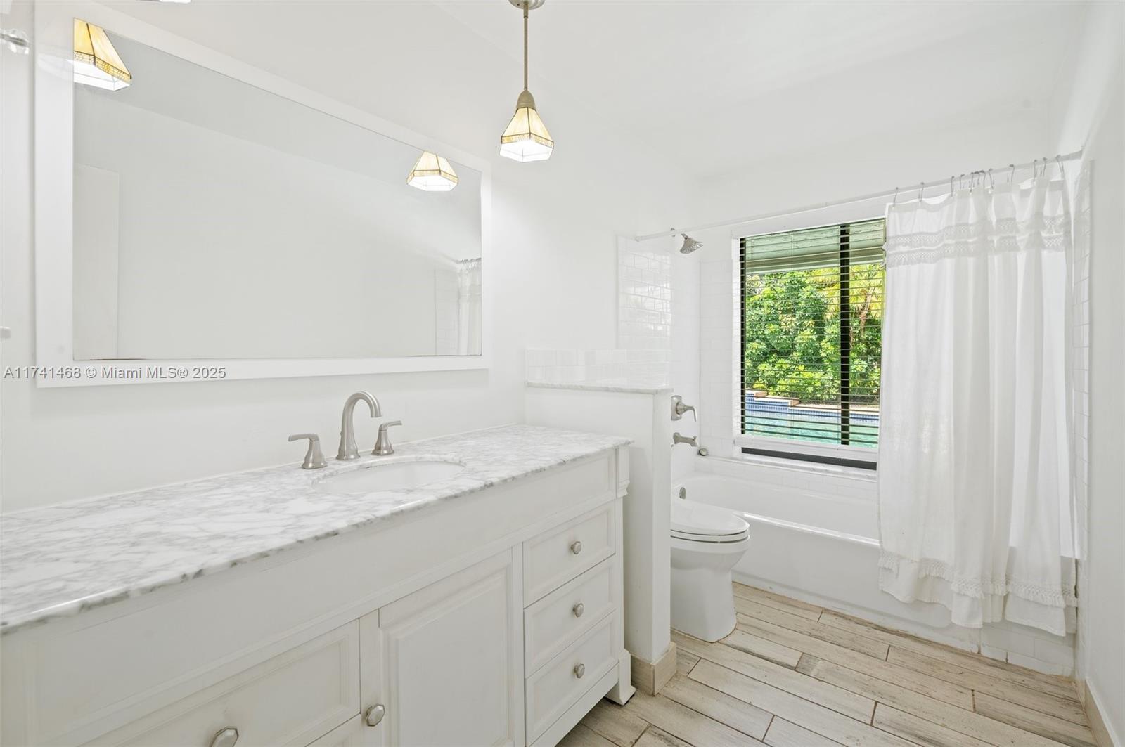 Listing Photo 12
