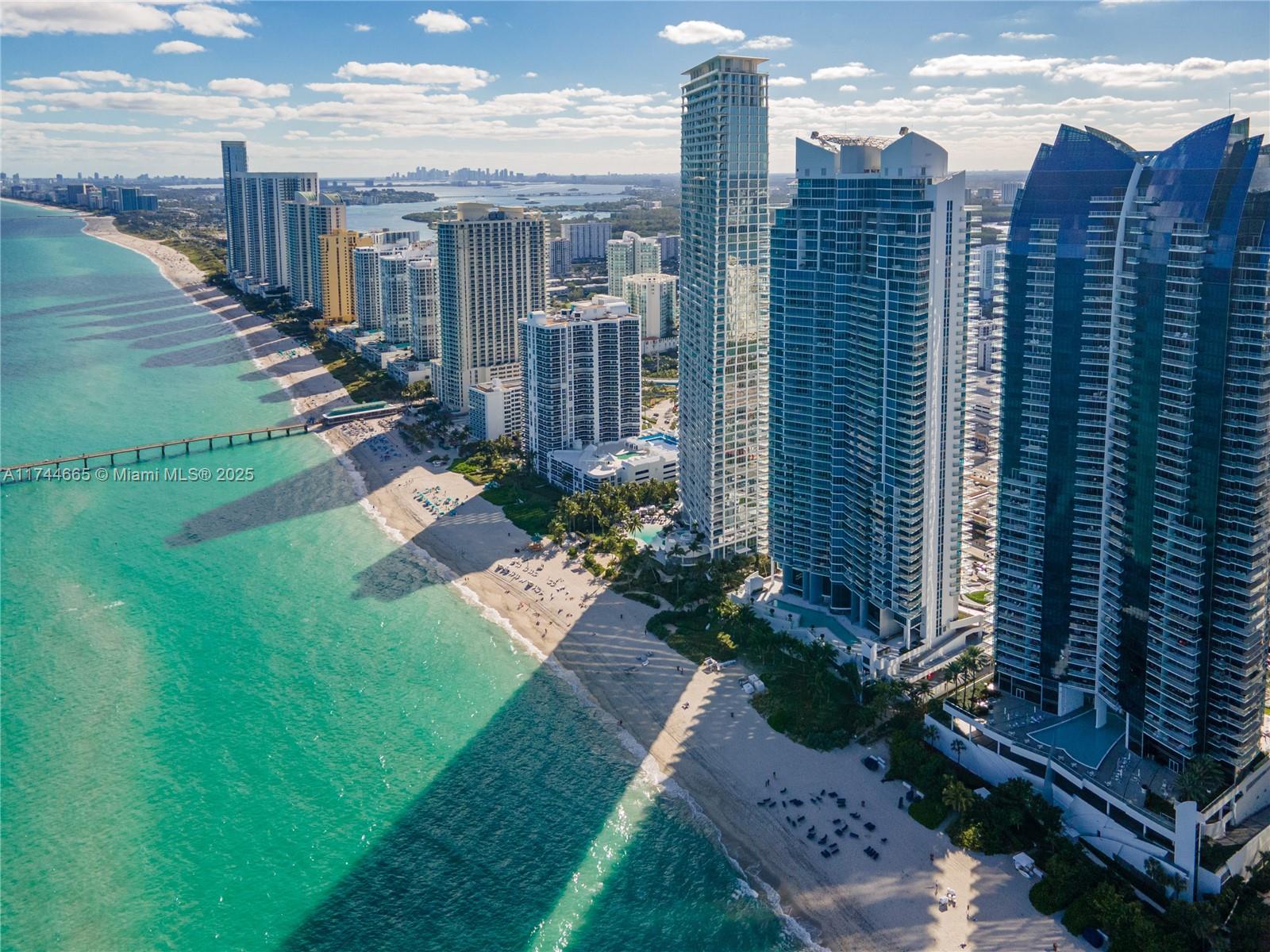 Apartamento à Venda em Sunny Isles Beach, FL
