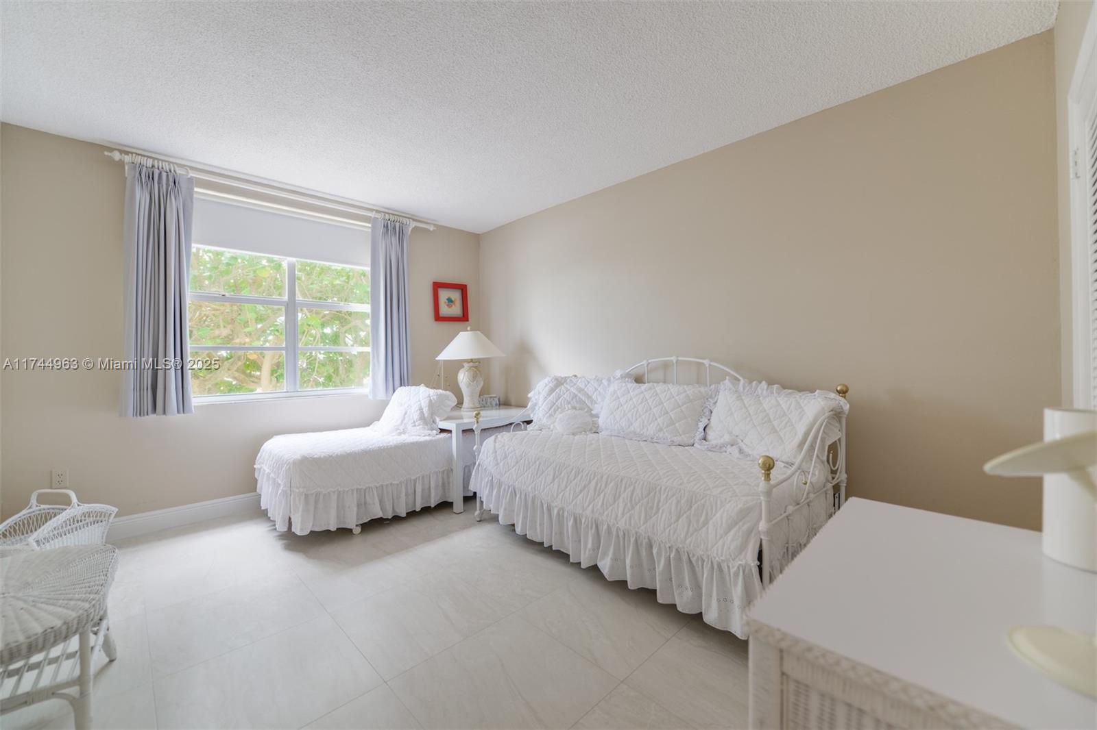 Listing Photo 11
