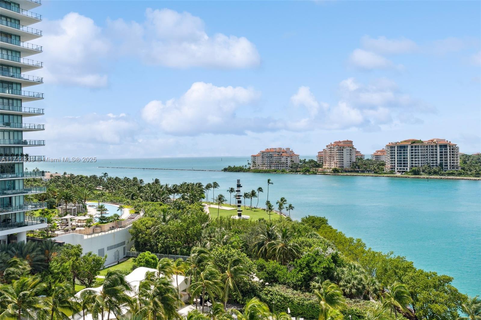1000 S Pointe Dr #904, Miami Beach FL 33139