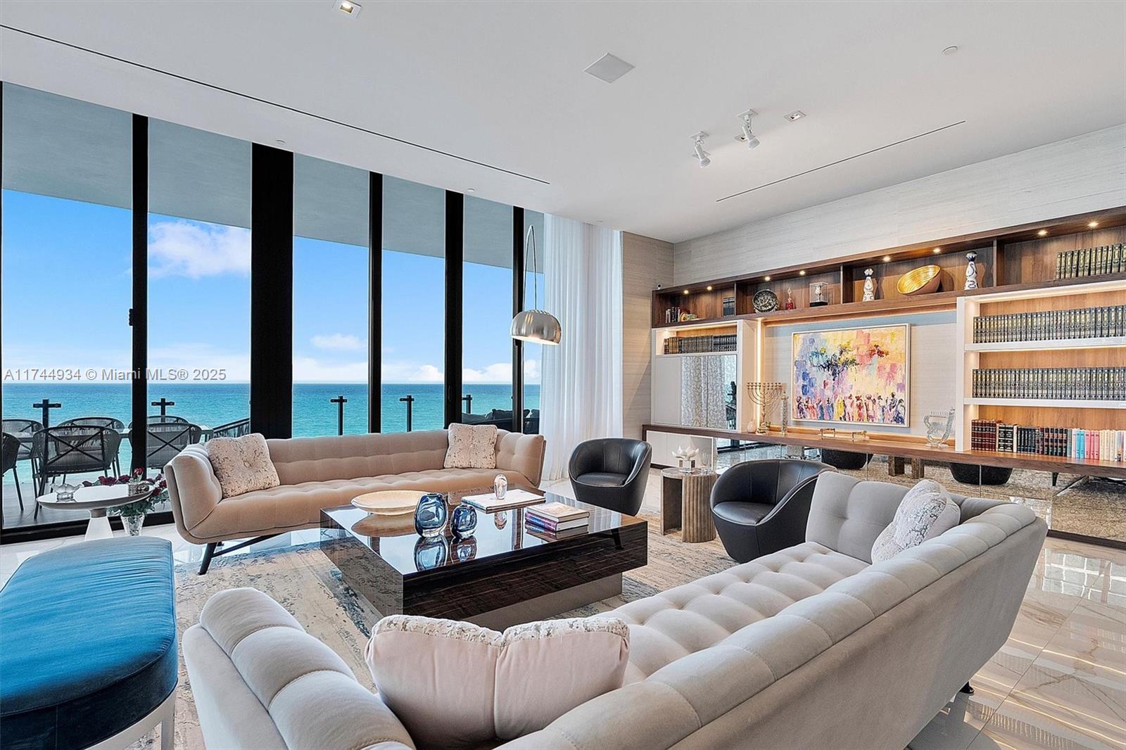 Apartamento à Venda em Sunny Isles Beach, FL