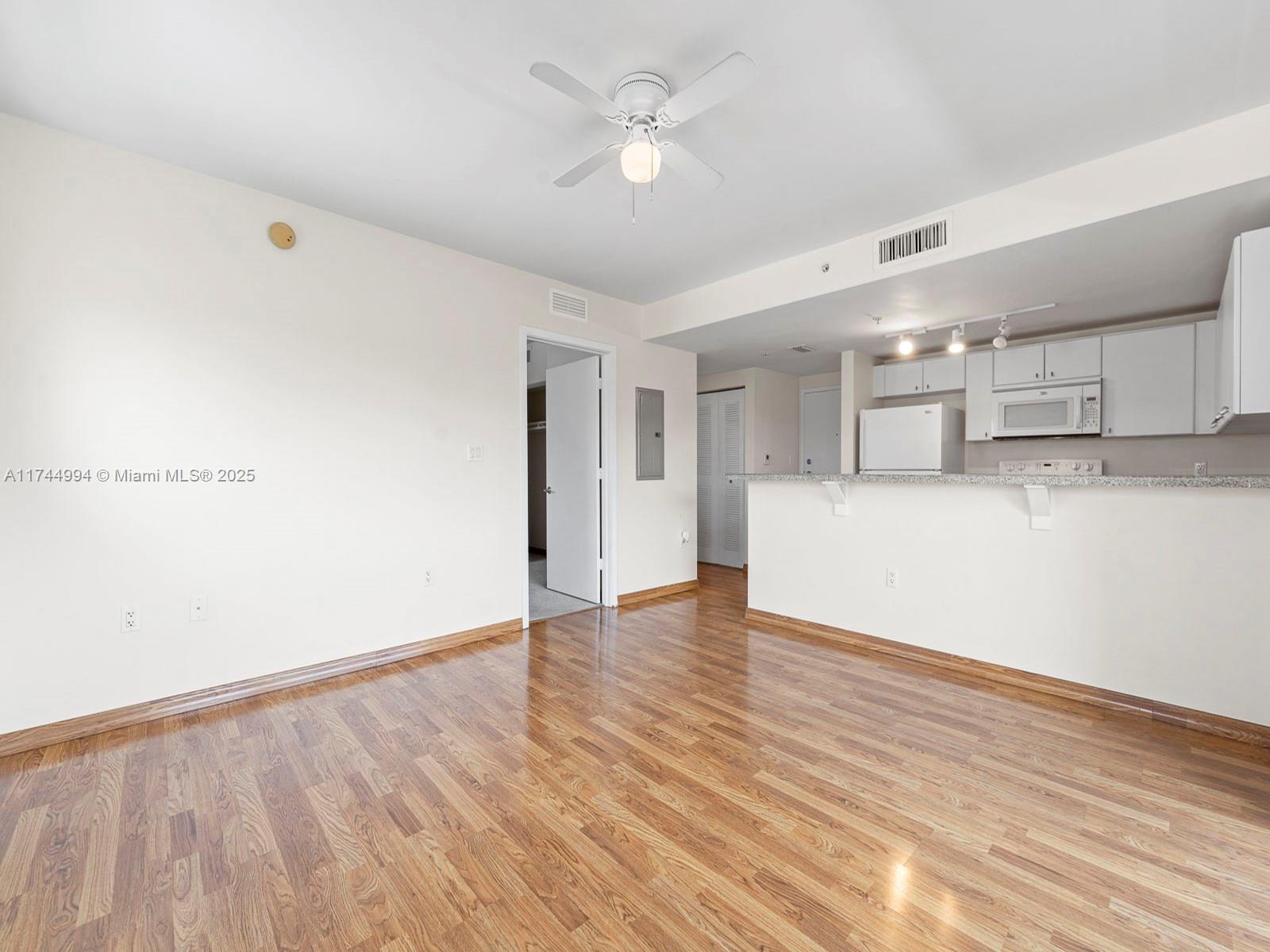 Listing Photo 8