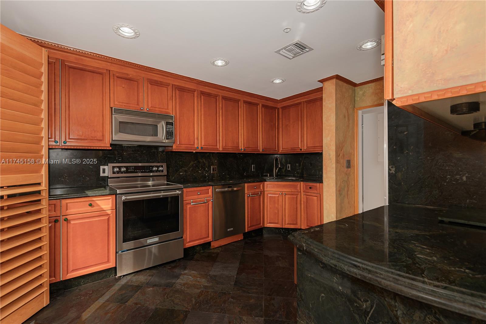 711 Biltmore Way #502, Coral Gables, Florida image 9