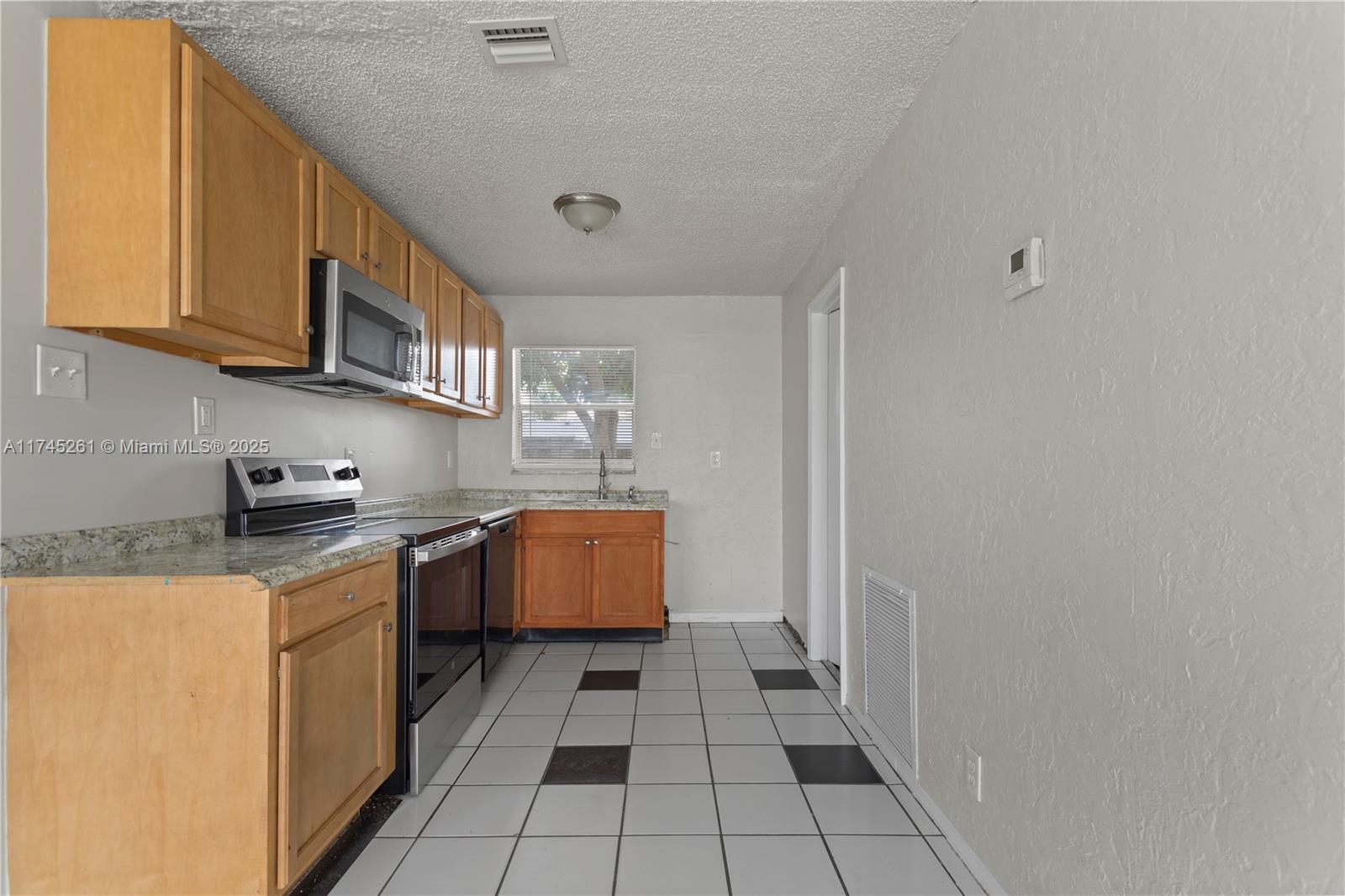 7700 SW 9th St, North Lauderdale, Florida image 6