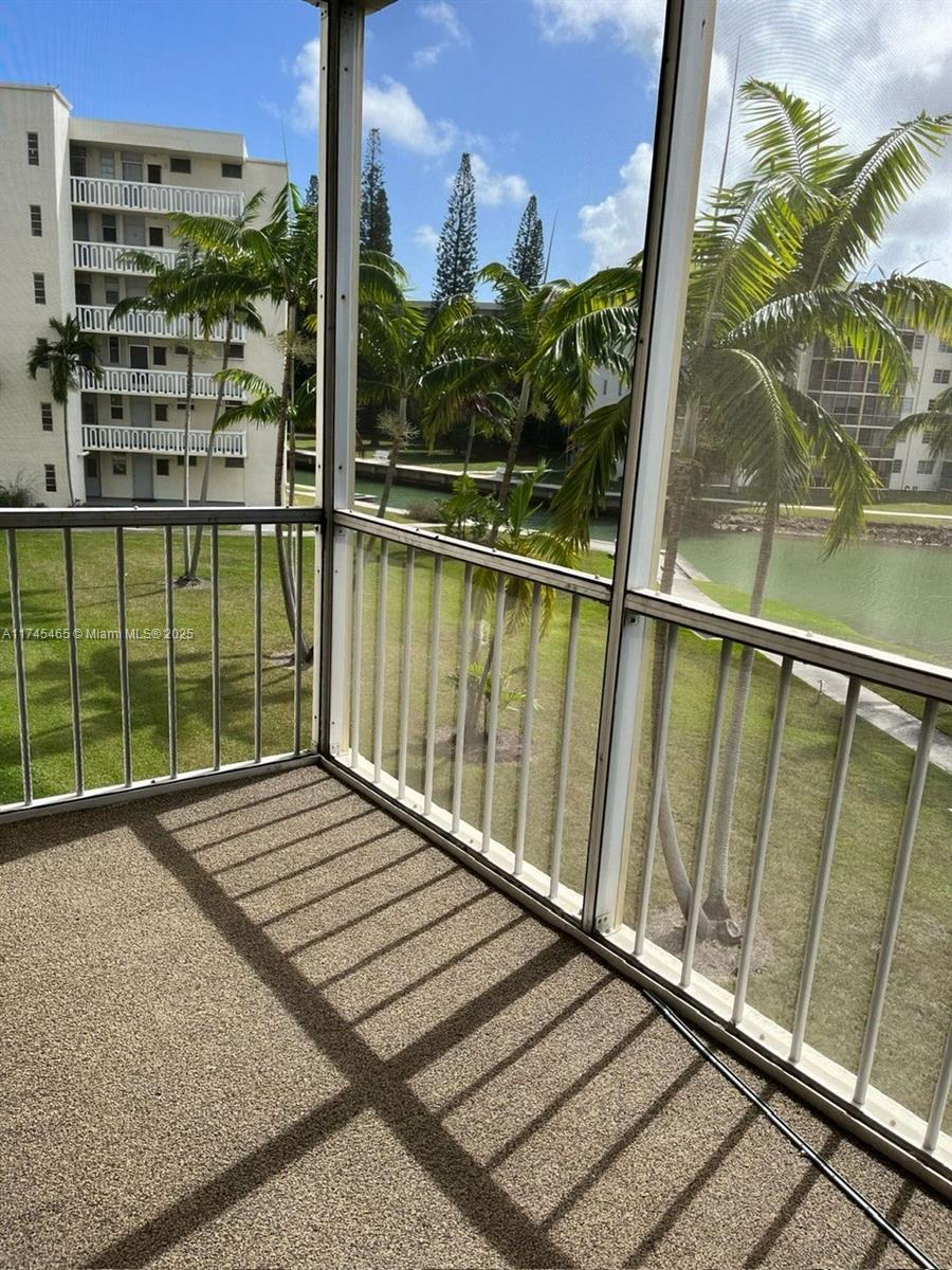2855 Leonard Dr #H305, Aventura, Florida image 2