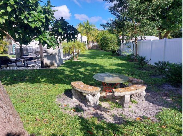Listing Photo 11