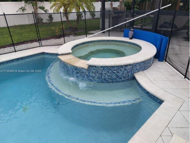 Residential, Hollywood, Florida image 4