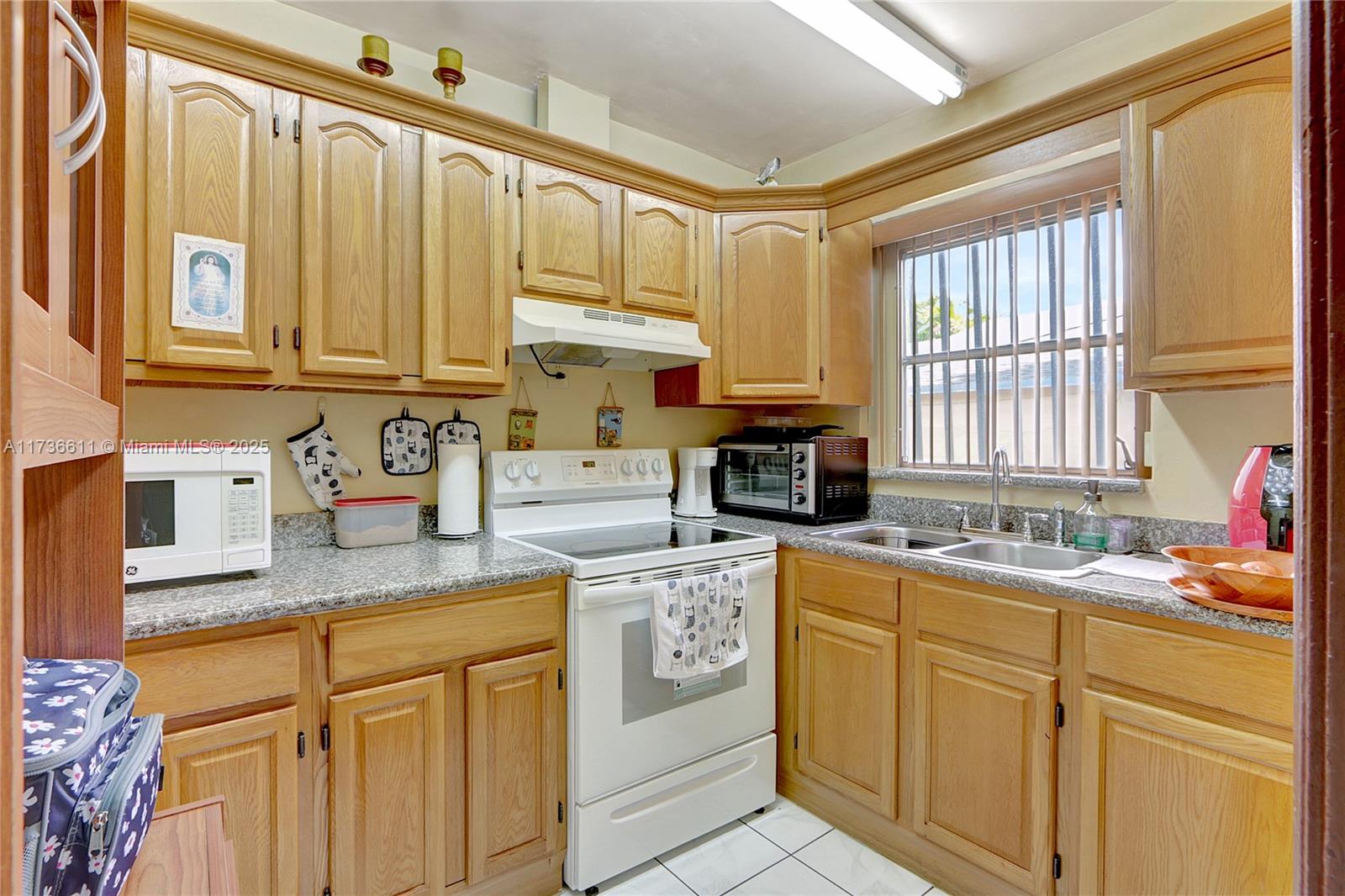 2780 NW 6th St