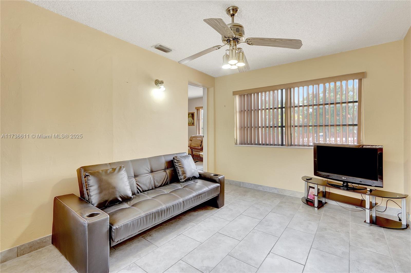 2780 NW 6th St