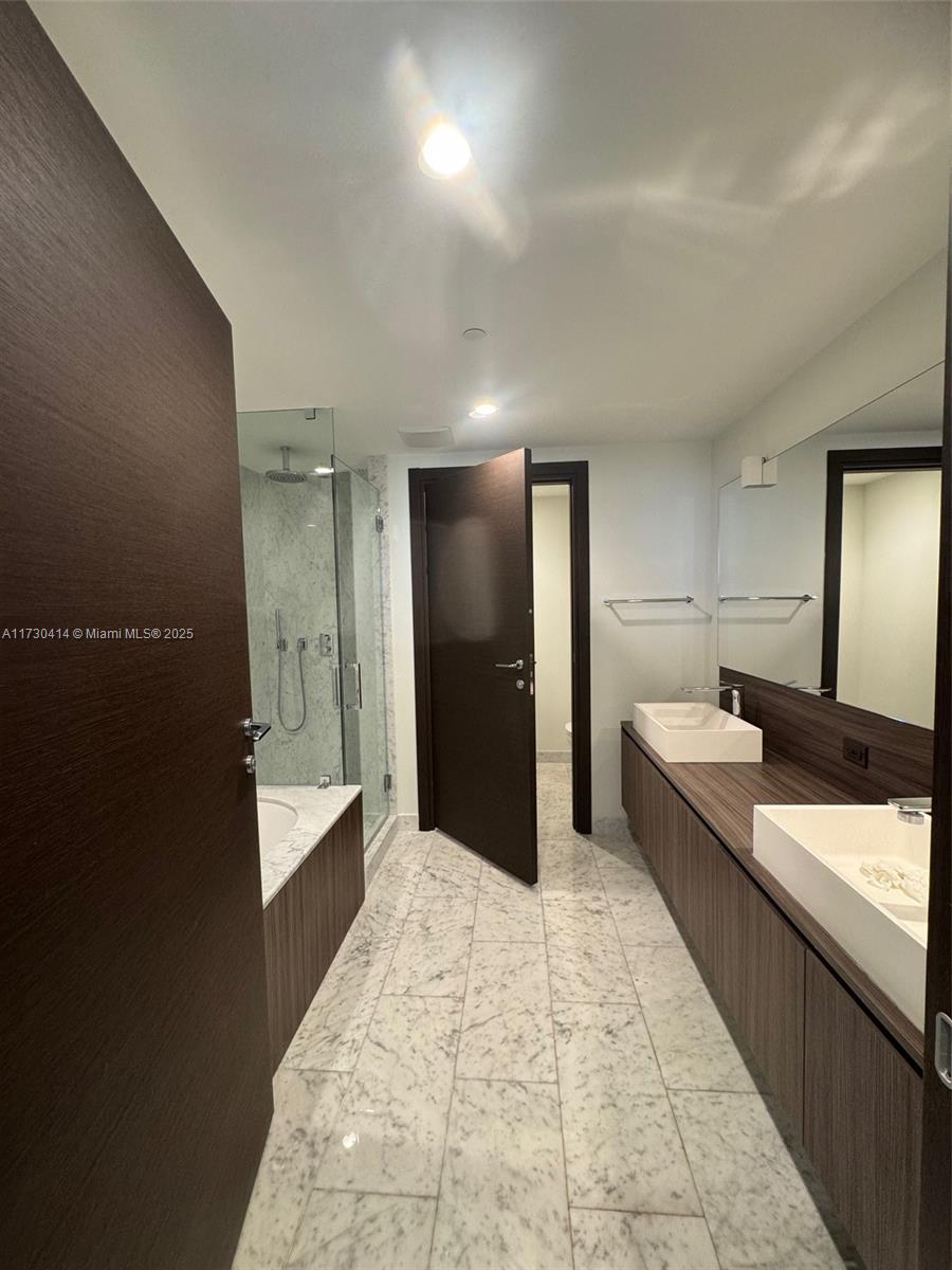 1000 Brickell Plz #3214, Miami FL 33131