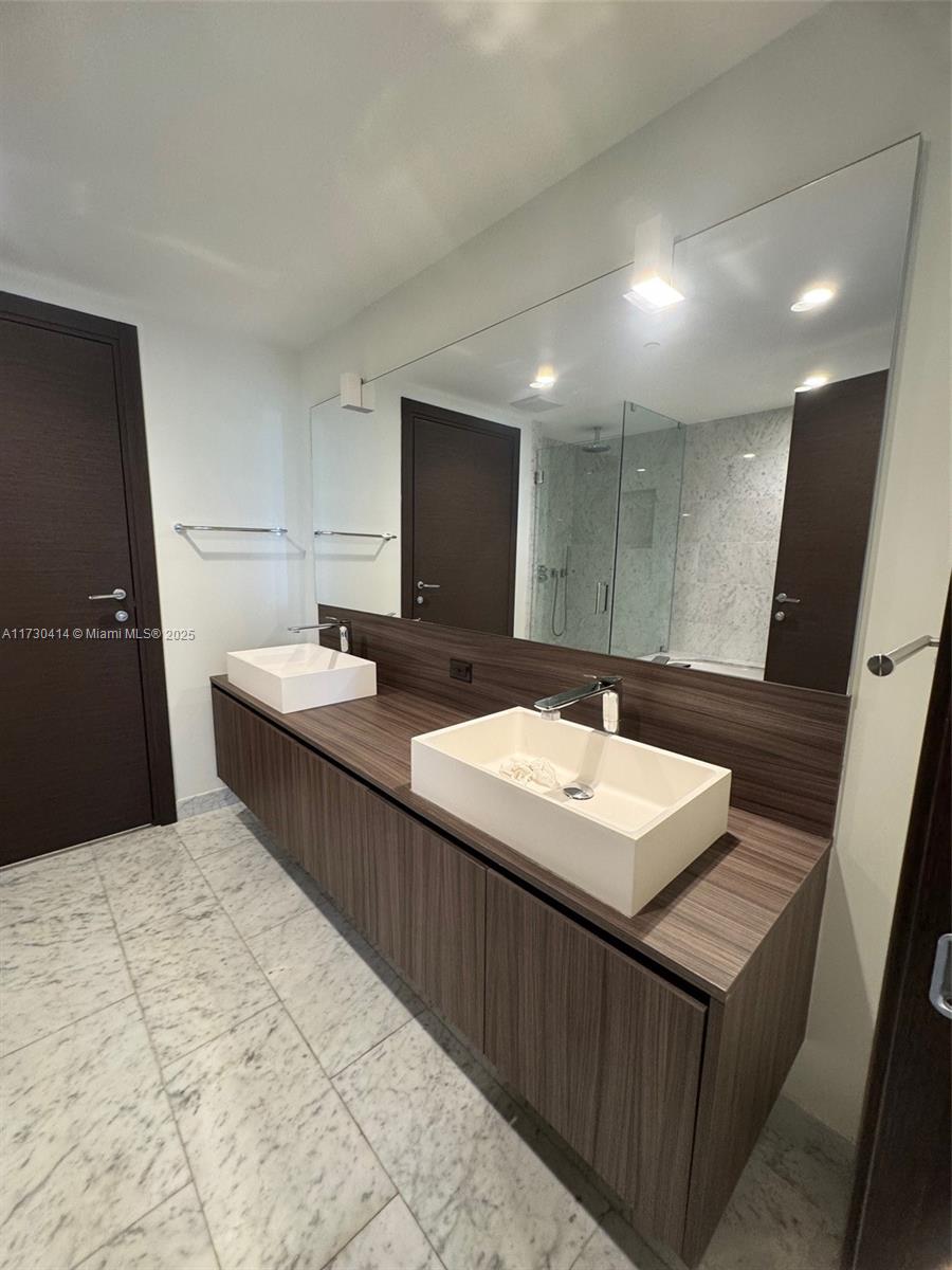 1000 Brickell Plz #3214, Miami FL 33131