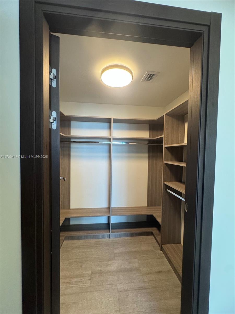 1000 Brickell Plz #3214, Miami FL 33131