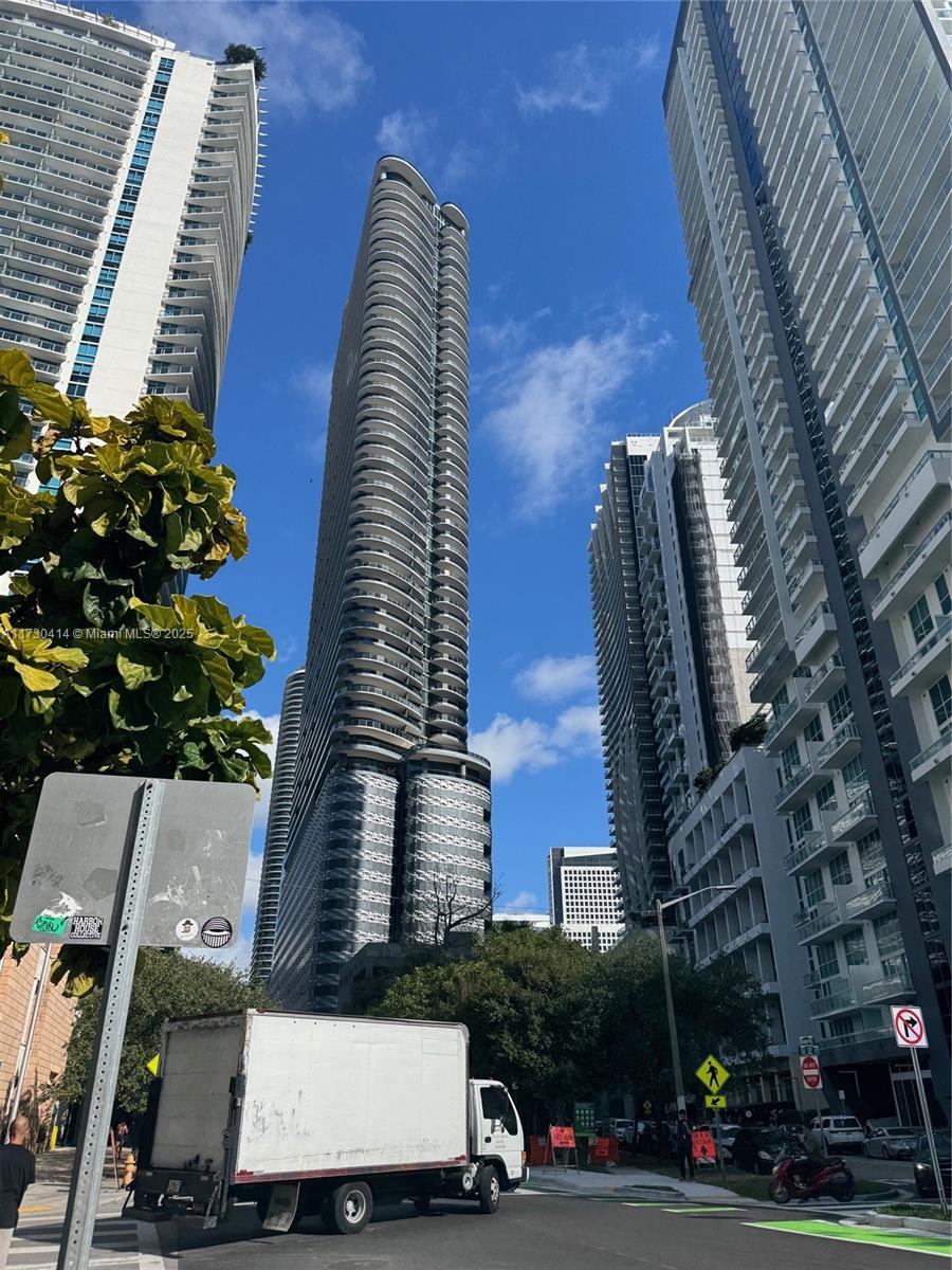 1000 Brickell Plz #3214, Miami FL 33131