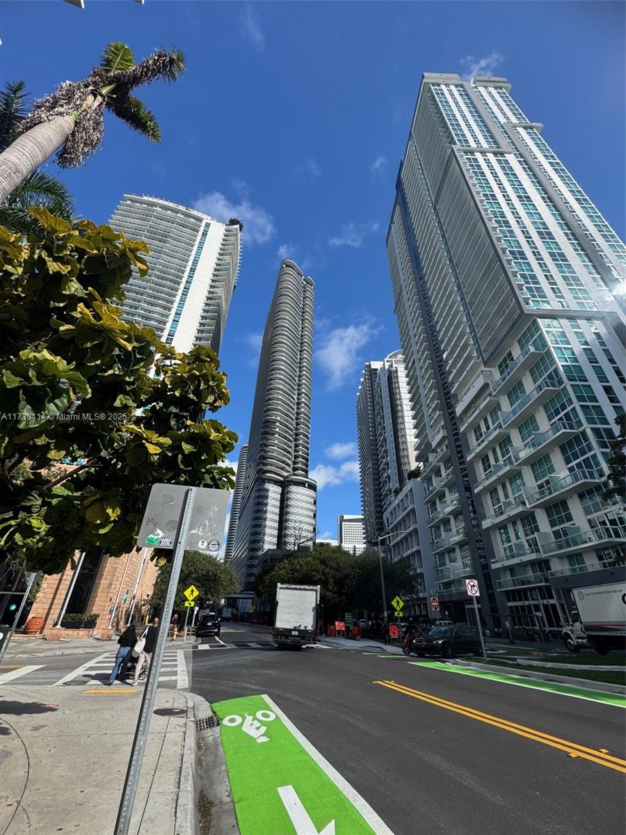 1000 Brickell Plz #3214, Miami FL 33131