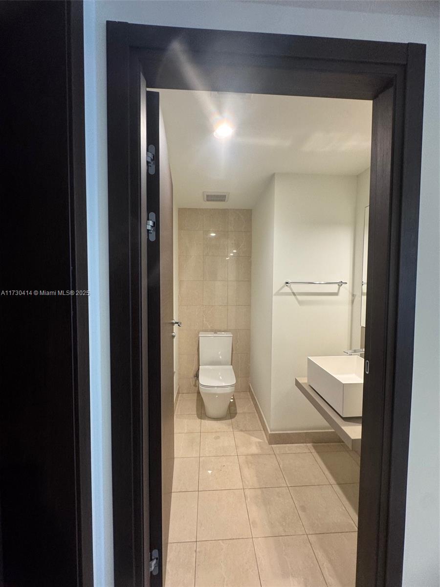 1000 Brickell Plz #3214, Miami FL 33131